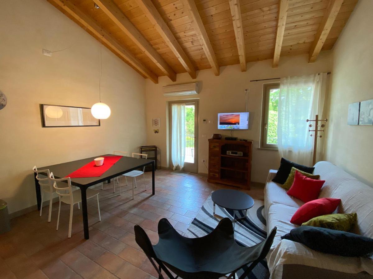 L'Isolo B&B E Case Vacanza Monzambano Exteriör bild