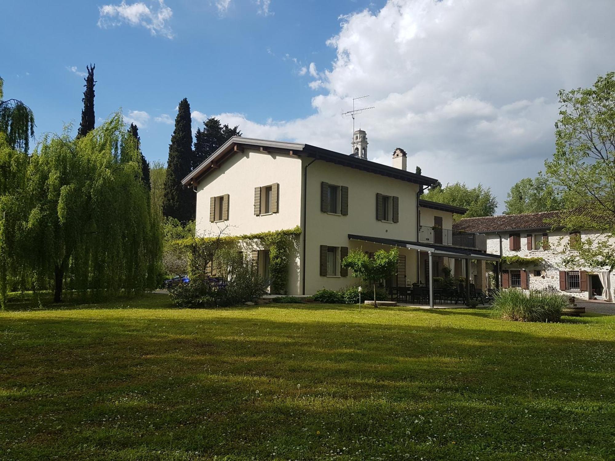 L'Isolo B&B E Case Vacanza Monzambano Exteriör bild