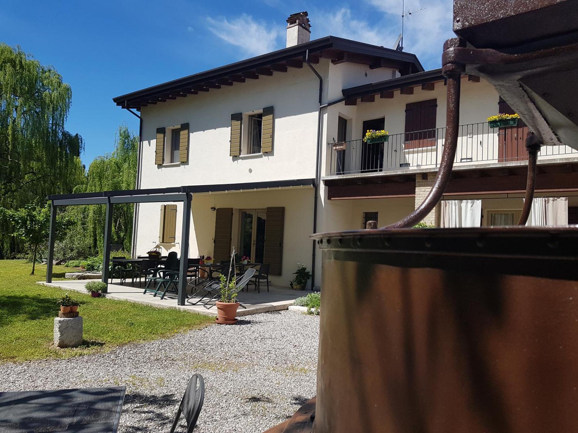 L'Isolo B&B E Case Vacanza Monzambano Exteriör bild