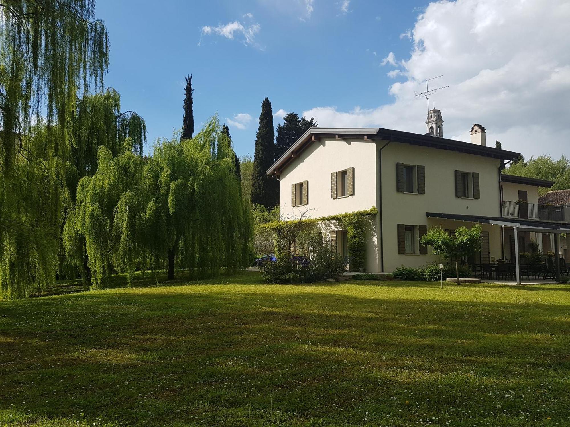 L'Isolo B&B E Case Vacanza Monzambano Exteriör bild