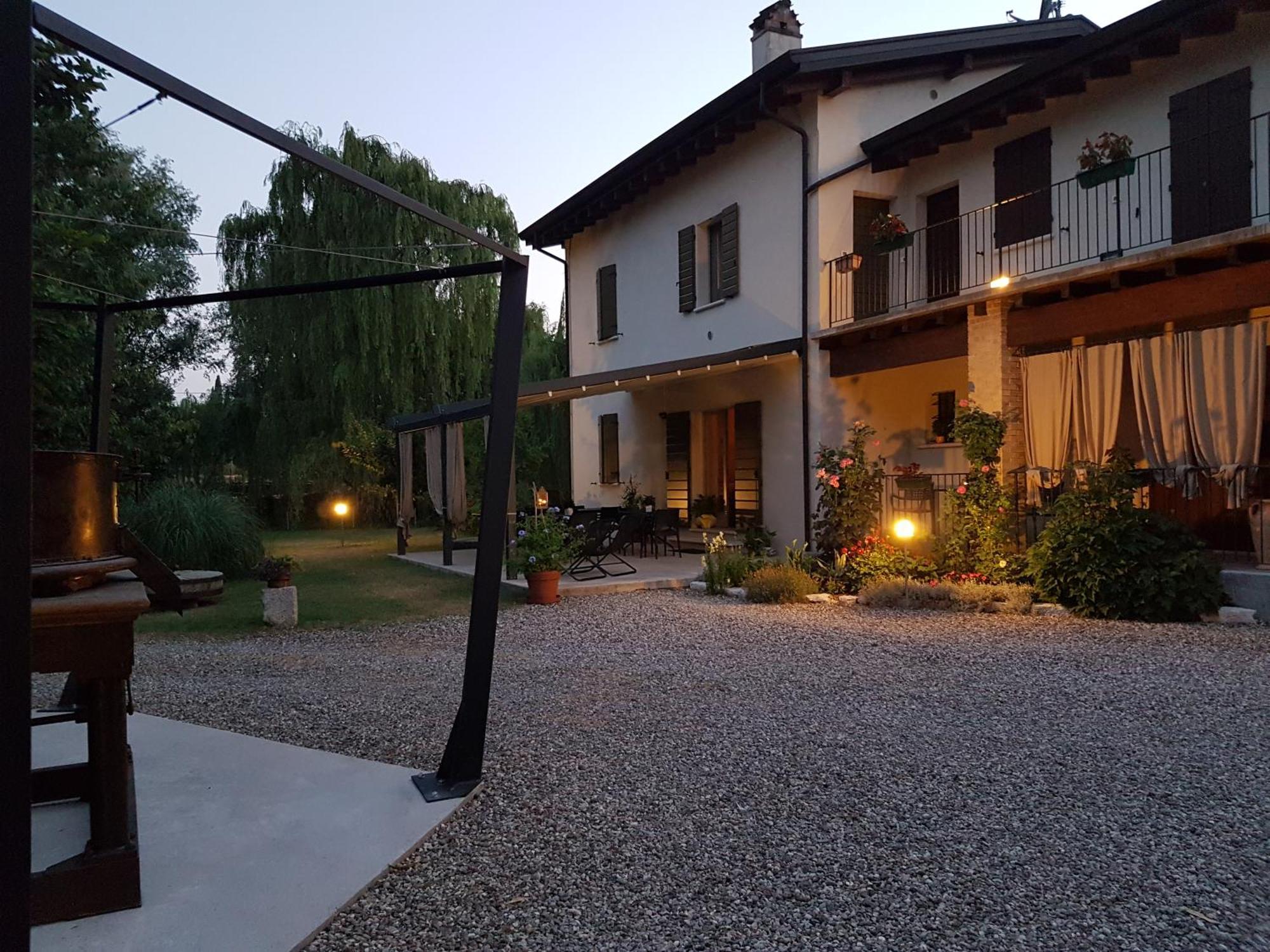 L'Isolo B&B E Case Vacanza Monzambano Exteriör bild