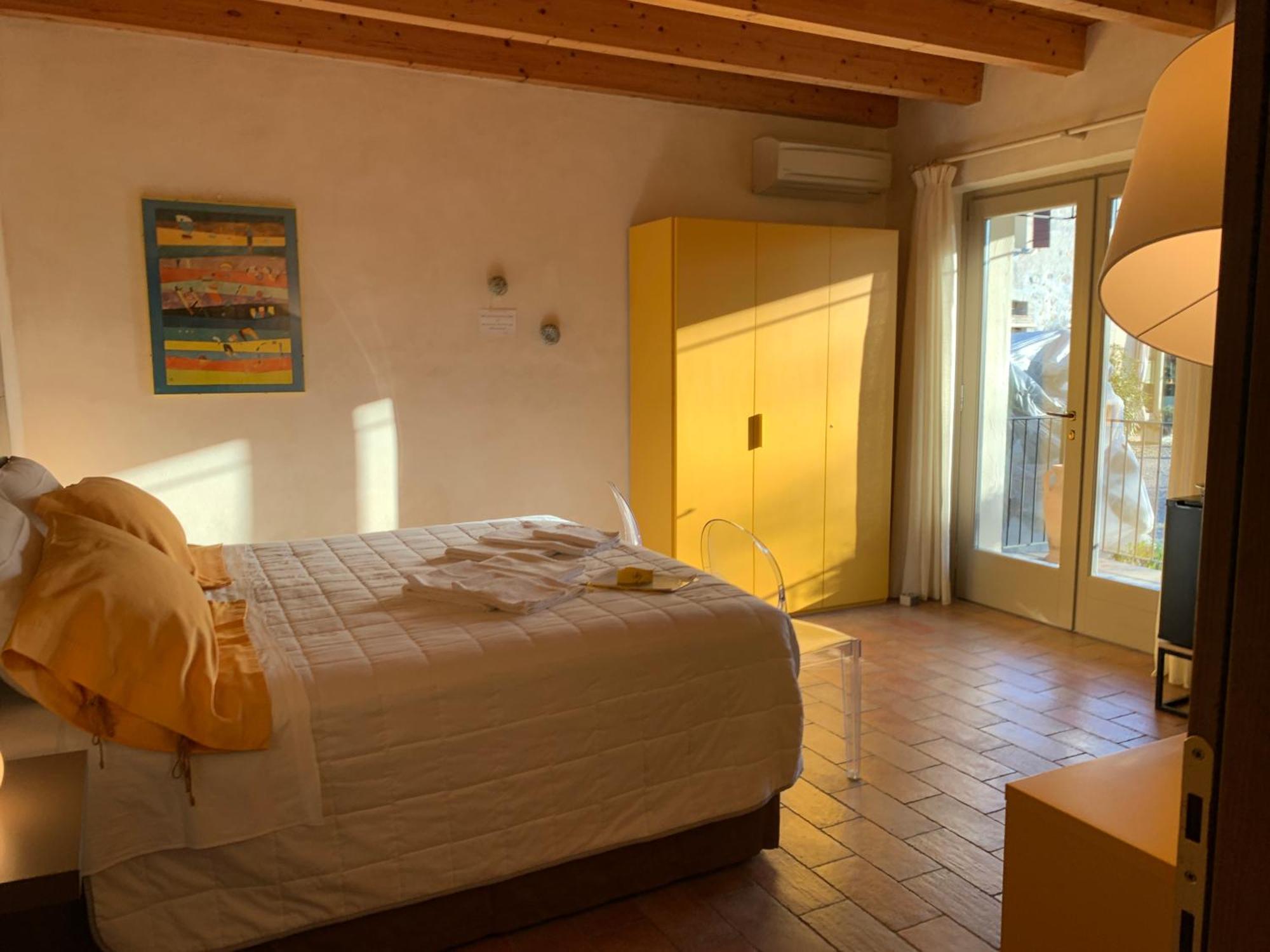 L'Isolo B&B E Case Vacanza Monzambano Exteriör bild