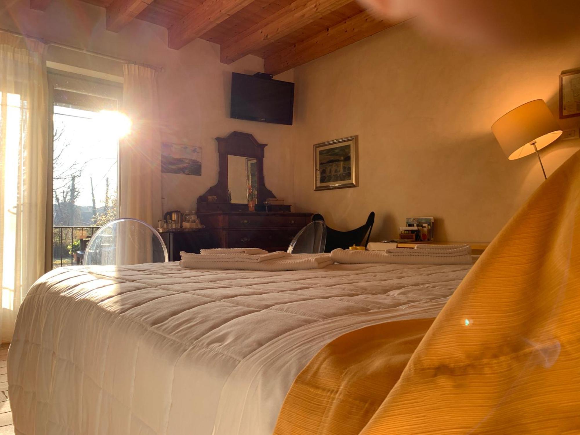 L'Isolo B&B E Case Vacanza Monzambano Exteriör bild