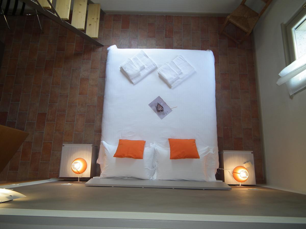L'Isolo B&B E Case Vacanza Monzambano Exteriör bild