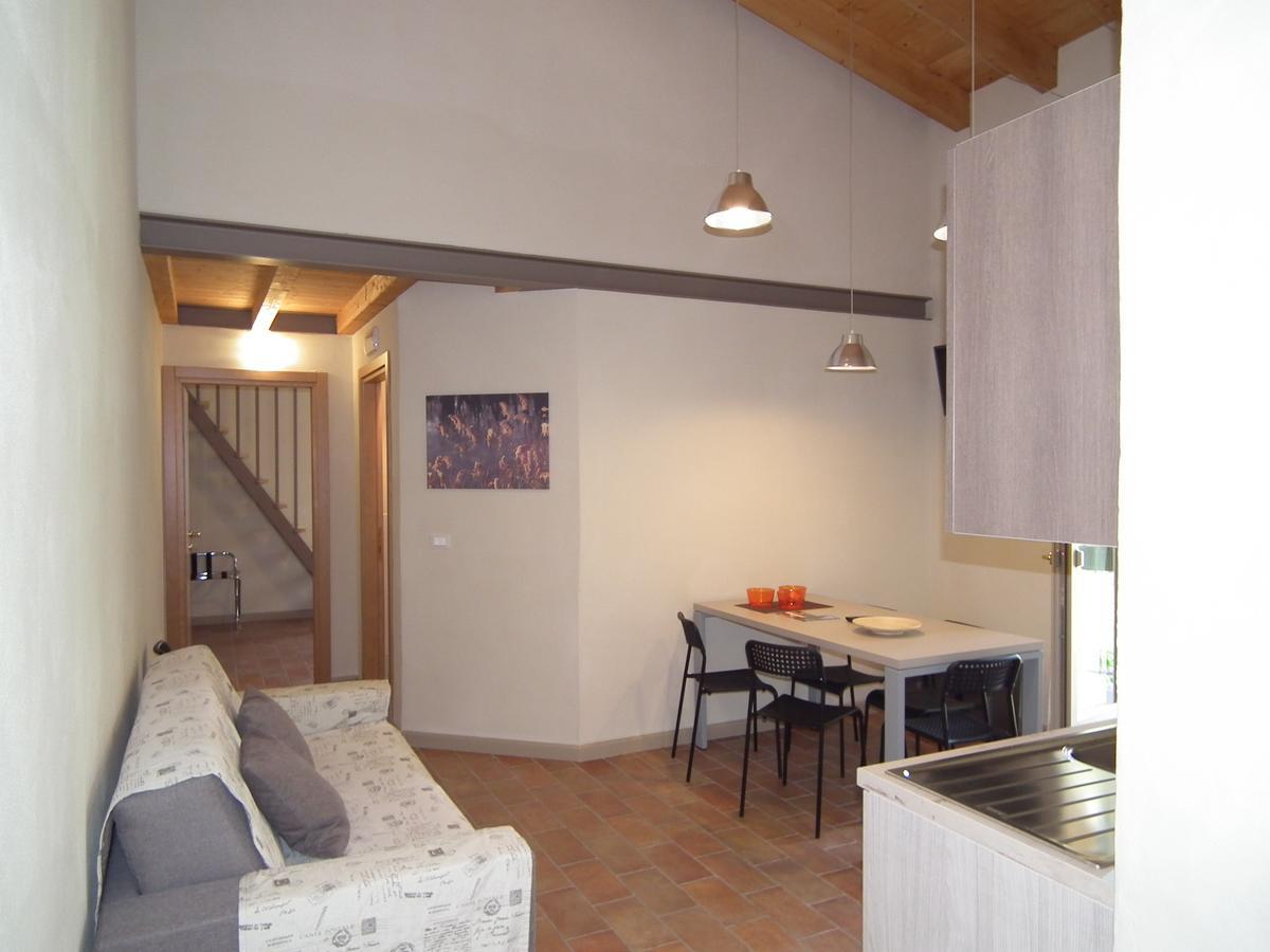 L'Isolo B&B E Case Vacanza Monzambano Exteriör bild